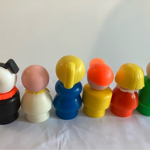 Vintage Fisher-Price mini bus with Family. - Picture 4 of 16